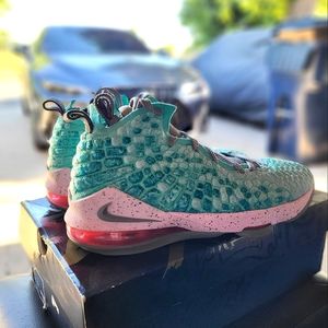 Nike LeBron XVII size 7